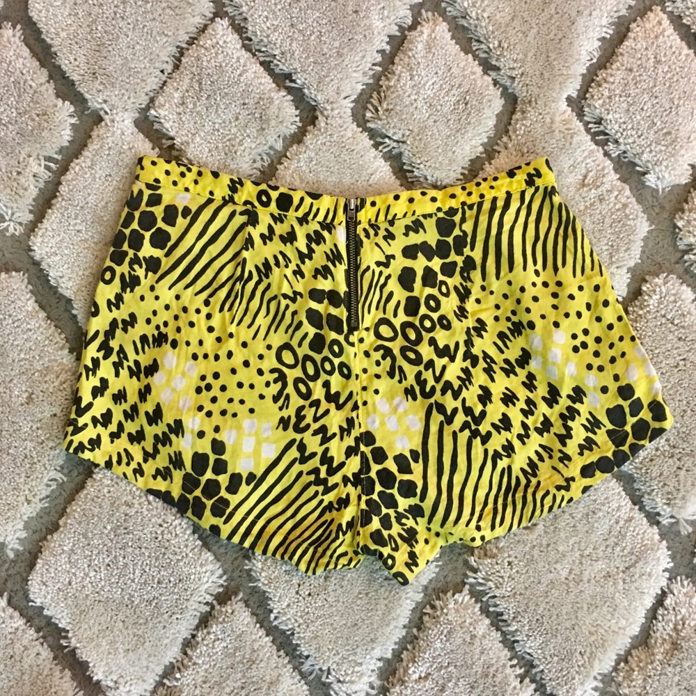 SOLD‼️ Vans high waisted shorts 🐯 fun print 🐯 - Picture 2 of 6